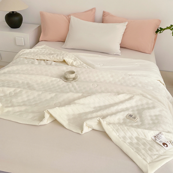 91家纺网 家纺一手货源 找家纺 VIP被业 2026新款A类无印风格棉花夏被夏凉被水洗棉针织棉凉感空调被 奶盖白