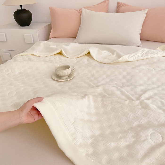 91家纺网 家纺一手货源 找家纺 VIP被业 2026新款A类无印风格棉花夏被夏凉被水洗棉针织棉凉感空调被 奶盖白