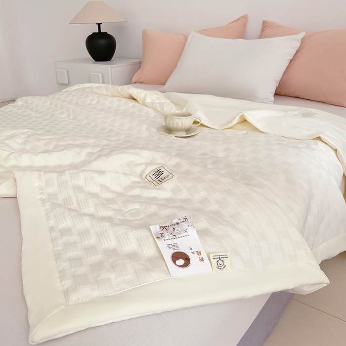 91家纺网 家纺一手货源 找家纺 VIP被业 2026新款A类无印风格棉花夏被夏凉被水洗棉针织棉凉感空调被 奶盖白