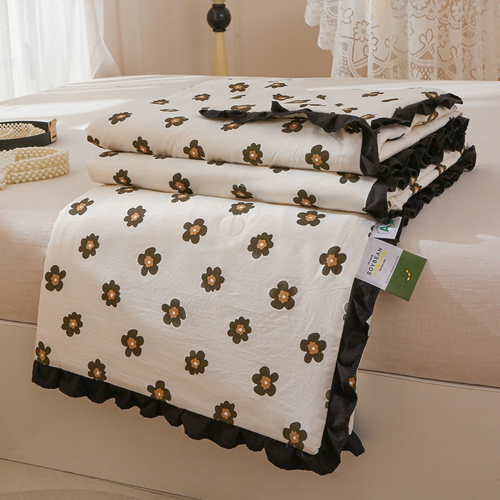 91家纺网 家纺一手货源 找家纺 薇玛仕 2026新款韩版宽边水洗棉大豆夏被赫本风亲肤柔软夏季薄被子 赫本-南薇