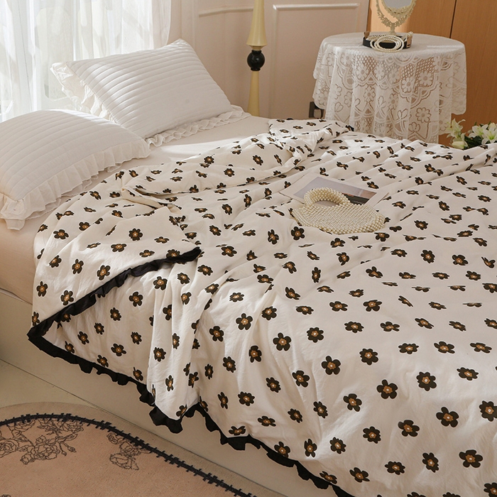 91家纺网 家纺一手货源 找家纺 薇玛仕 2026新款韩版宽边水洗棉大豆夏被赫本风亲肤柔软夏季薄被子 赫本-南薇