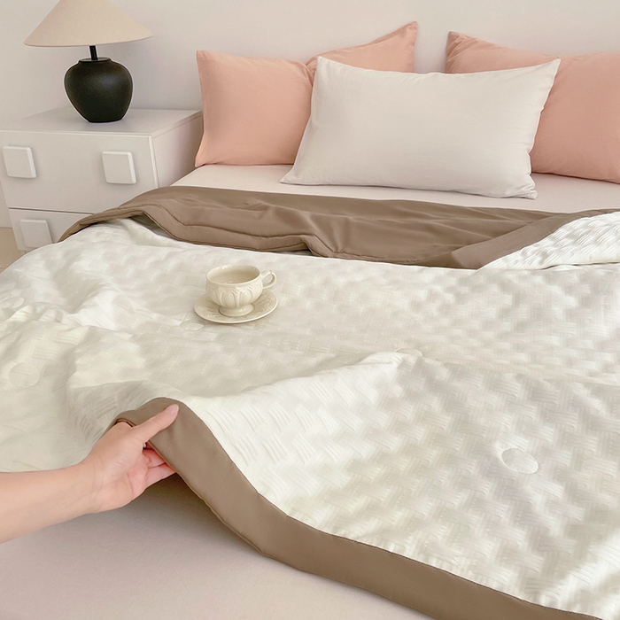 91家纺网 家纺一手货源 找家纺 VIP被业 2026新款A类无印风格棉花夏被夏凉被水洗棉针织棉凉感空调被 松露咖