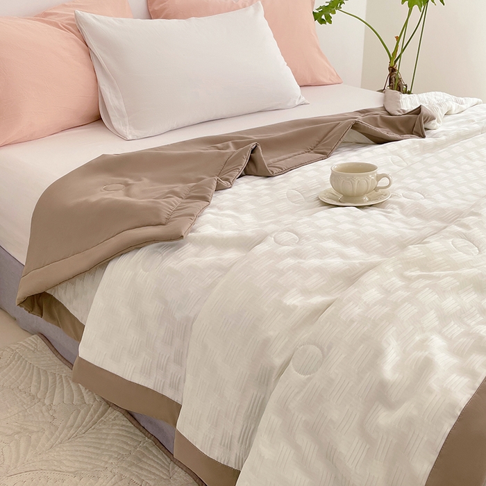 91家纺网 家纺一手货源 找家纺 VIP被业 2026新款A类无印风格棉花夏被夏凉被水洗棉针织棉凉感空调被 松露咖