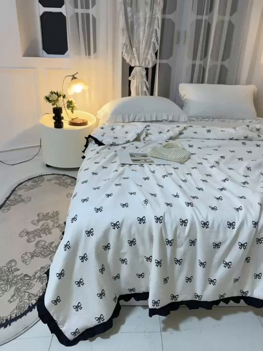 91家纺网 家纺一手货源 找家纺 薇玛仕 2026新款韩版宽边水洗棉大豆夏被赫本风亲肤柔软夏季薄被子 赫本-蝴蝶结