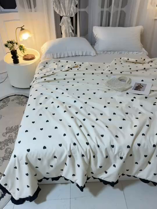 91家纺网 家纺一手货源 找家纺 薇玛仕 2026新款韩版宽边水洗棉大豆夏被赫本风亲肤柔软夏季薄被子 赫本-爱心