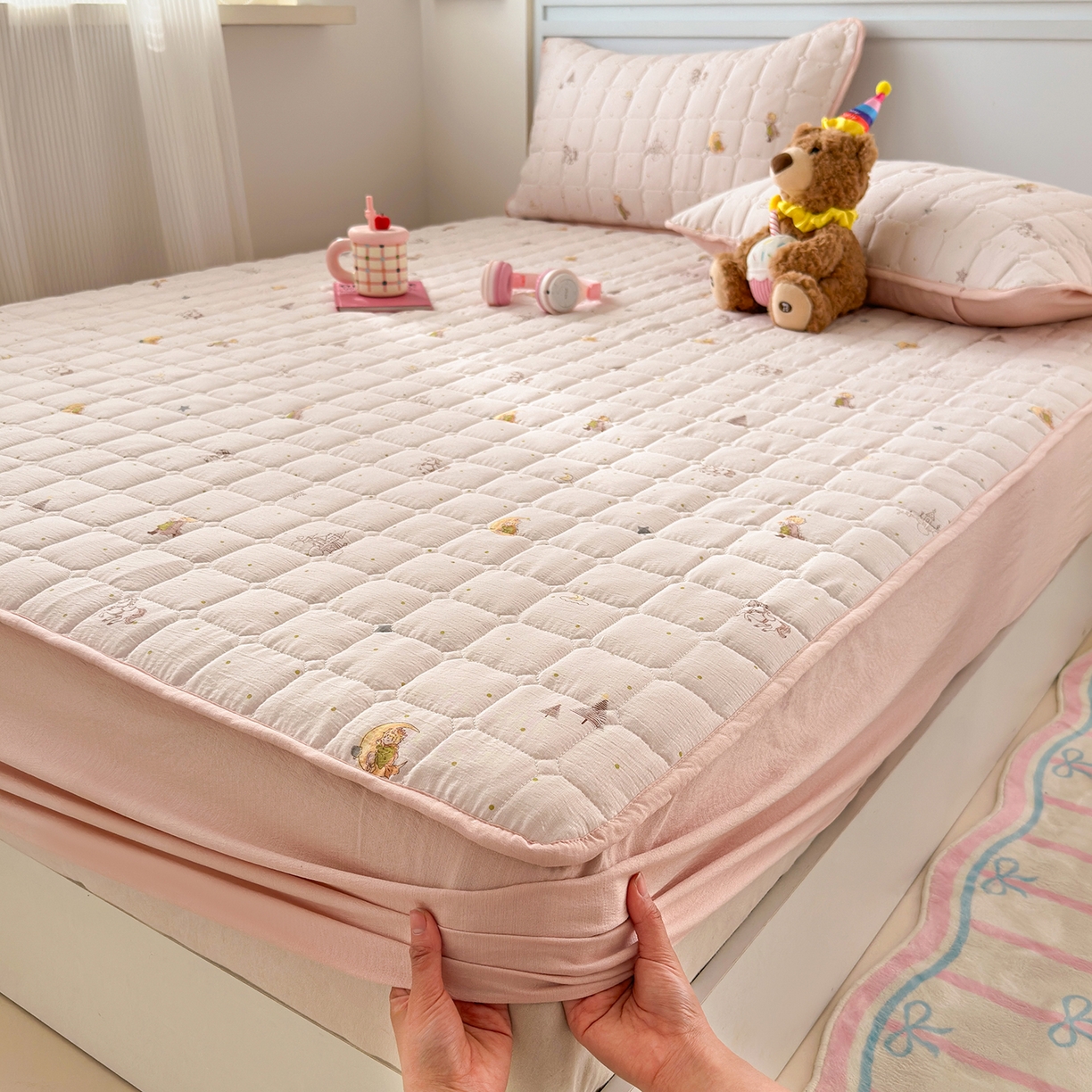 91家纺网 家纺一手货源 找家纺 丽美人家纺 2026新款双层皱皱纱大豆夹棉床笠单床笠床笠单件 JM月境骑踪