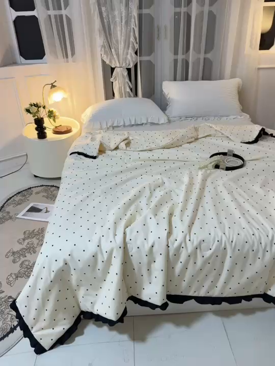 91家纺网 家纺一手货源 找家纺 薇玛仕 2026新款韩版宽边水洗棉大豆夏被赫本风亲肤柔软夏季薄被子 赫本-波点