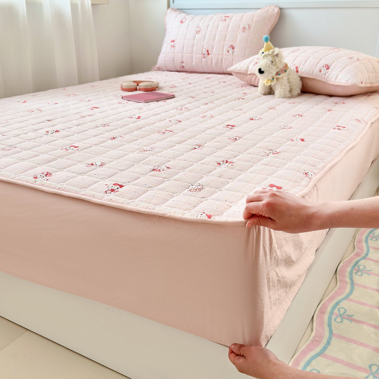 91家纺网 家纺一手货源 找家纺 丽美人家纺 2026新款双层皱皱纱大豆夹棉床笠单床笠床笠单件 JM粉格猫咪