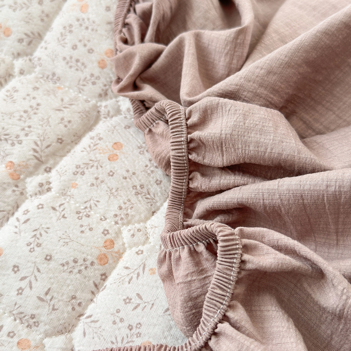 91家纺网 家纺一手货源 找家纺 丽美人家纺 2026新款双层皱皱纱大豆夹棉床笠单床笠床笠单件 JM时光