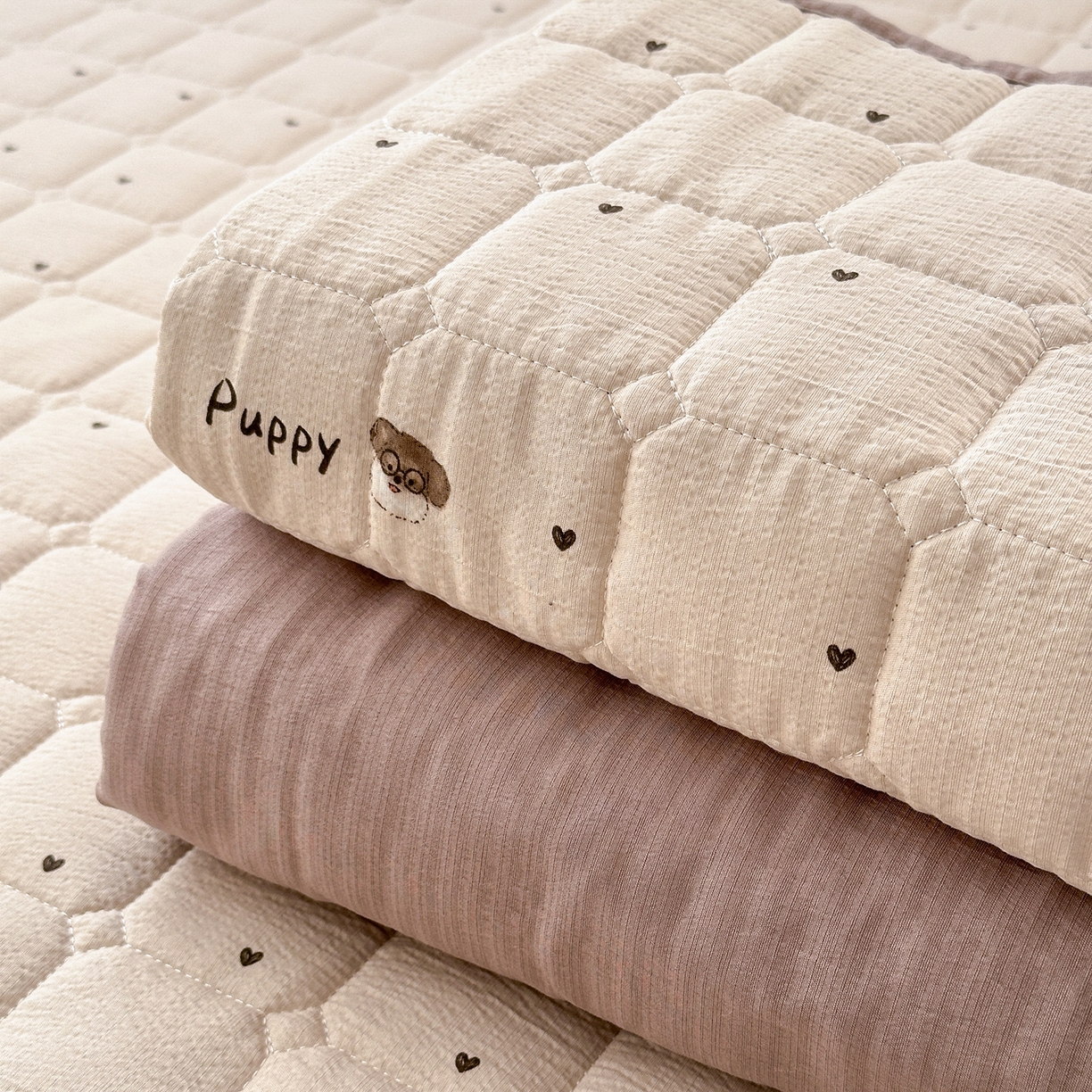 91家纺网 家纺一手货源 找家纺 丽美人家纺 2026新款双层皱皱纱大豆夹棉床笠单床笠床笠单件 JM可爱小狗