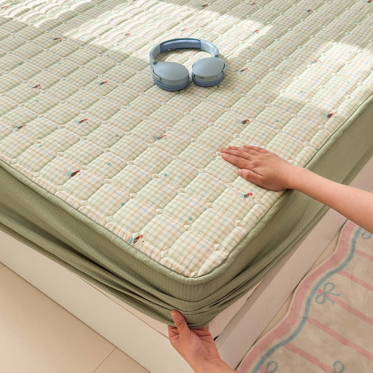 91家纺网 家纺一手货源 找家纺 丽美人家纺 2026新款双层皱皱纱大豆夹棉床笠单床笠床笠单件 JM腊肠狗