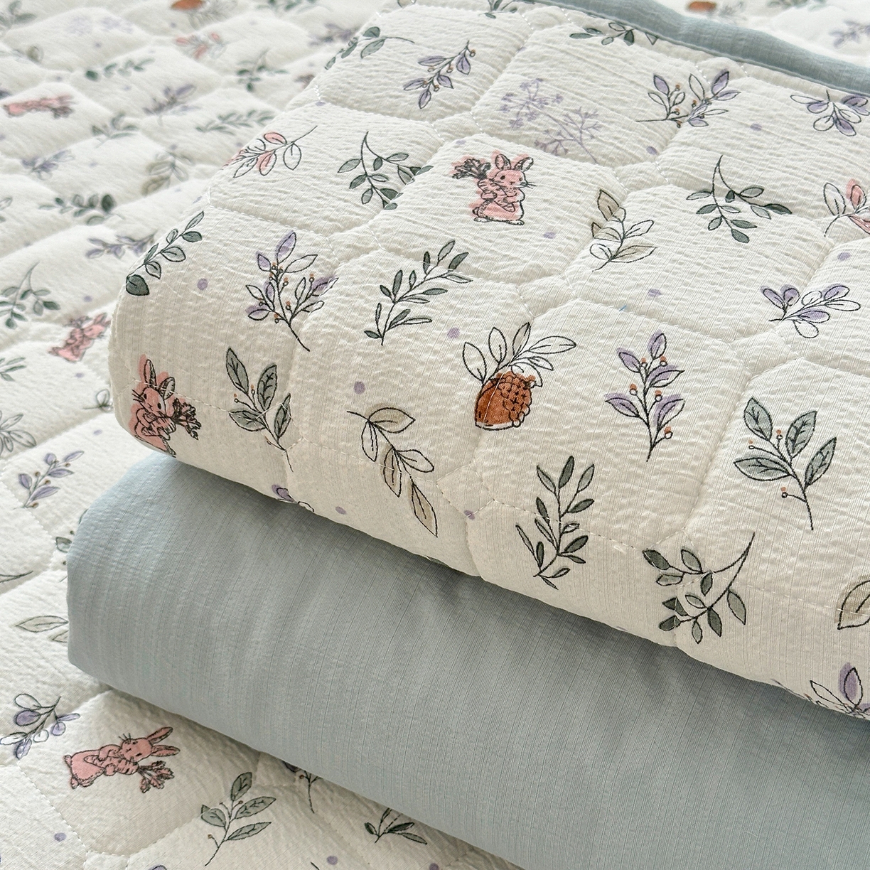 91家纺网 家纺一手货源 找家纺 丽美人家纺 2026新款双层皱皱纱大豆夹棉床笠单床笠床笠单件 JM紫雾叶兔