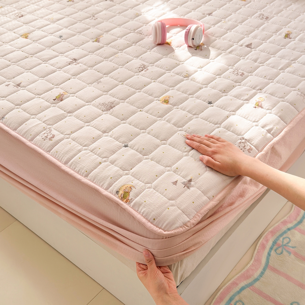 91家纺网 家纺一手货源 找家纺 丽美人家纺 2026新款双层皱皱纱大豆夹棉床笠单床笠床笠单件 JM月境骑踪