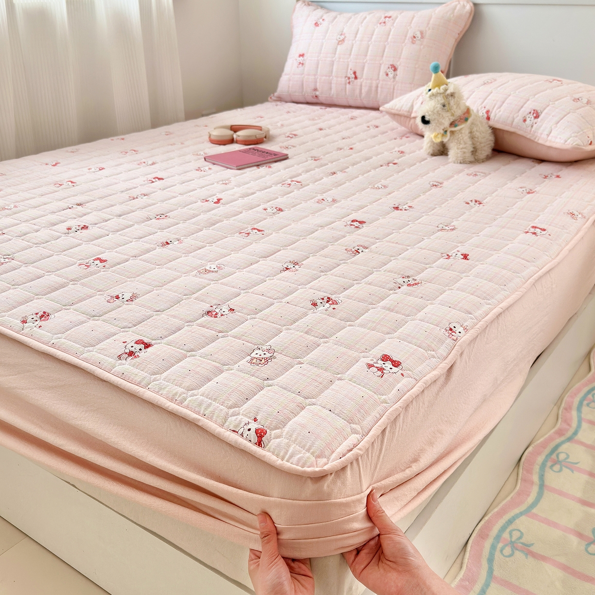 91家纺网 家纺一手货源 找家纺 丽美人家纺 2026新款双层皱皱纱大豆夹棉床笠单床笠床笠单件 JM粉格猫咪