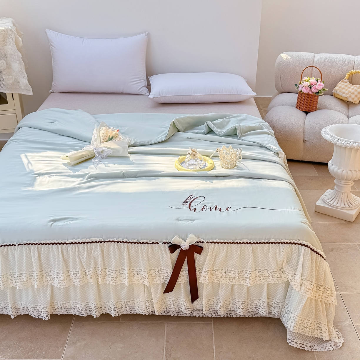 91家纺网 家纺一手货源 找家纺 优姿家纺 2026新款热款法式田园风花边天丝绣花夏被被子被芯 天兰