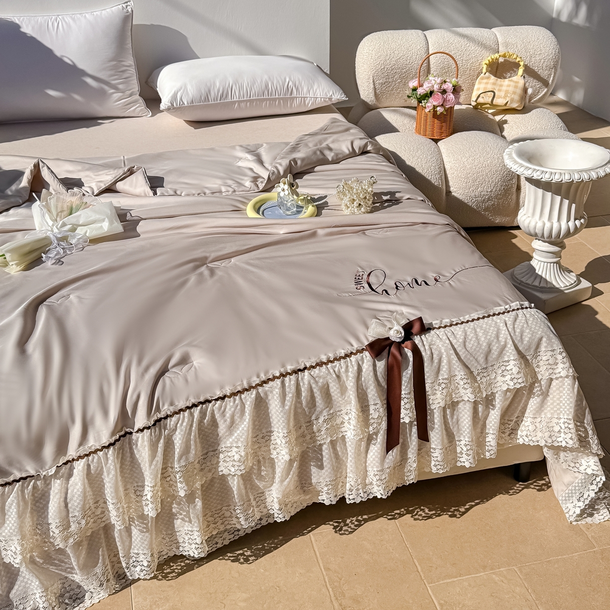 91家纺网 家纺一手货源 找家纺 （总）优姿家纺 2026新款热款法式田园风花边天丝绣花夏被被子被芯