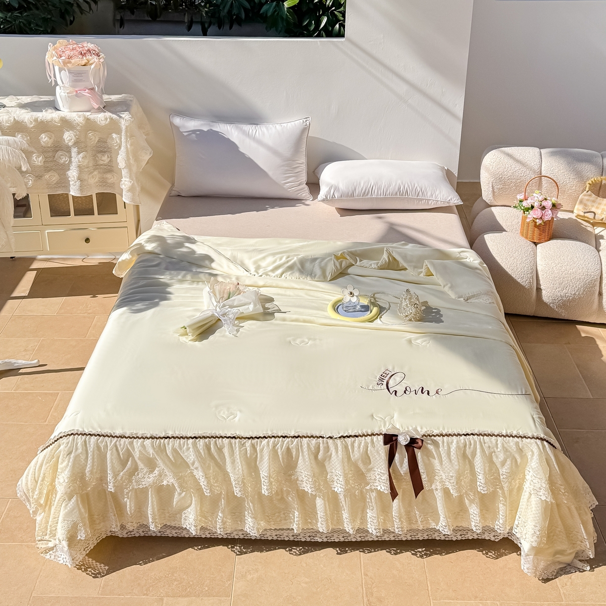 91家纺网 家纺一手货源 找家纺 优姿家纺 2026新款热款法式田园风花边天丝绣花夏被被子被芯 奶油米