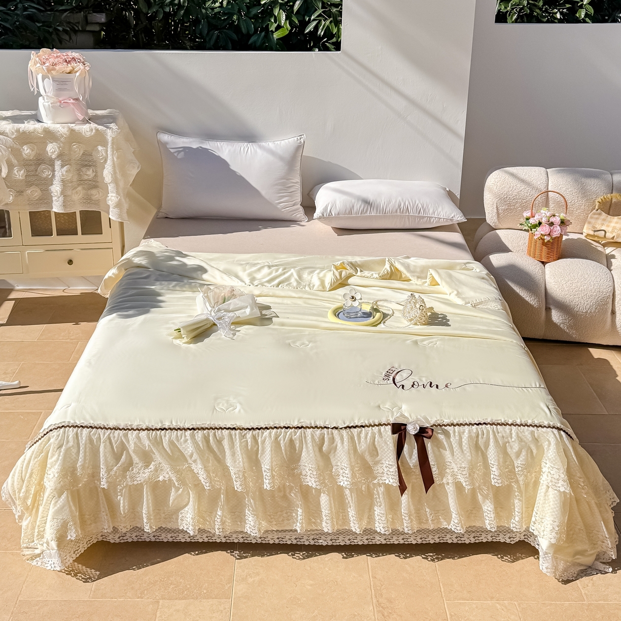 91家纺网 家纺一手货源 找家纺 优姿家纺 2026新款热款法式田园风花边天丝绣花夏被被子被芯 奶油米