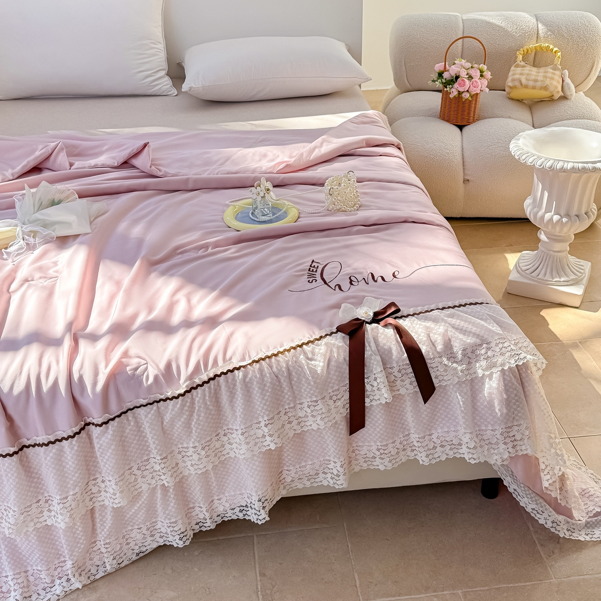 91家纺网 家纺一手货源 找家纺 优姿家纺 2026新款热款法式田园风花边天丝绣花夏被被子被芯 粉紫色