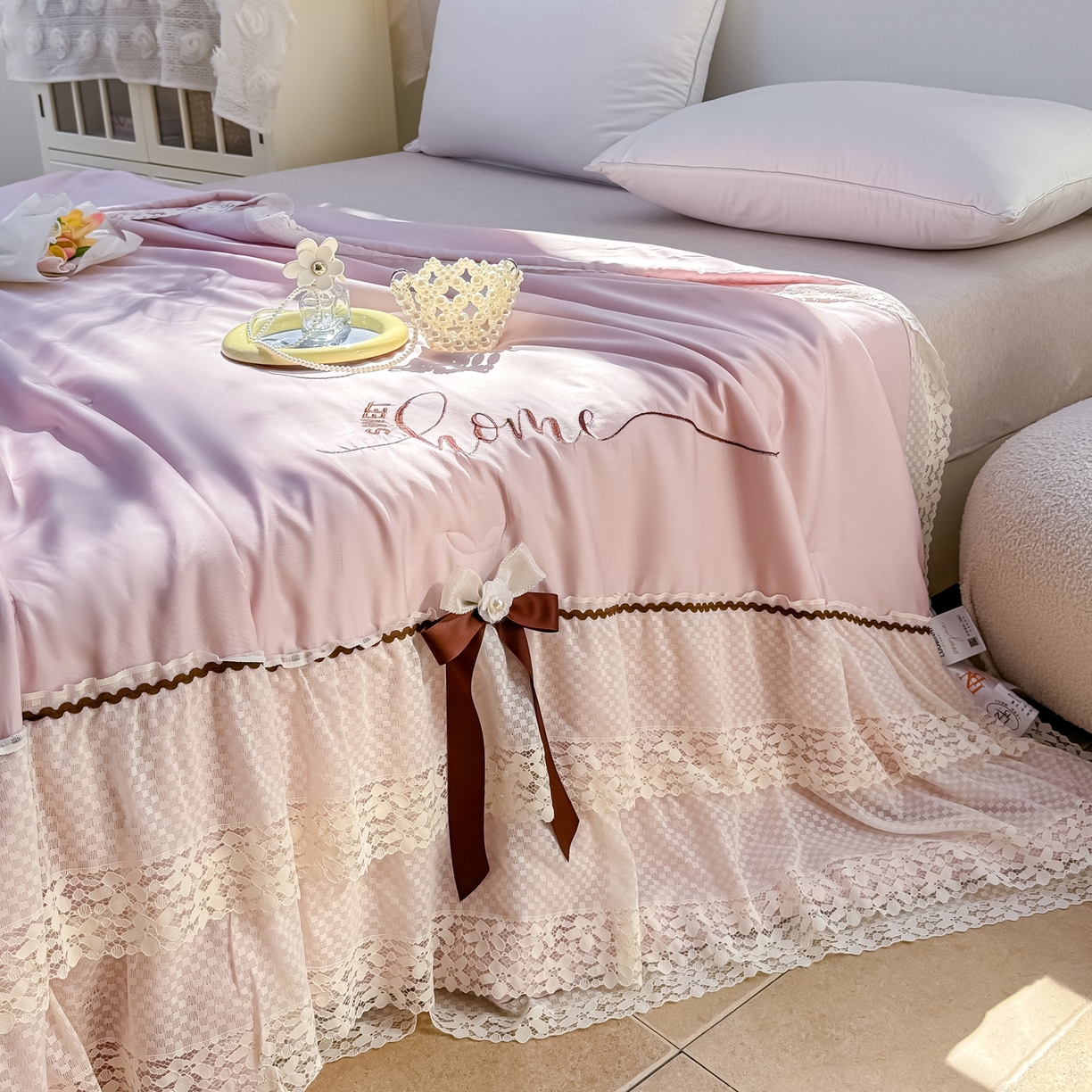 91家纺网 家纺一手货源 找家纺 优姿家纺 2026新款热款法式田园风花边天丝绣花夏被被子被芯 粉紫色