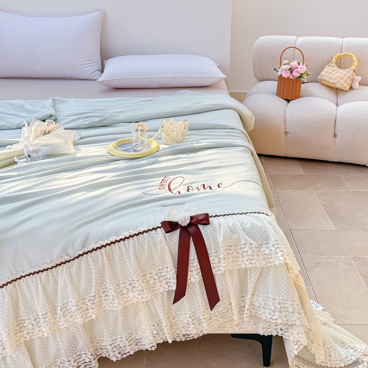 91家纺网 家纺一手货源 找家纺 优姿家纺 2026新款热款法式田园风花边天丝绣花夏被被子被芯 天兰