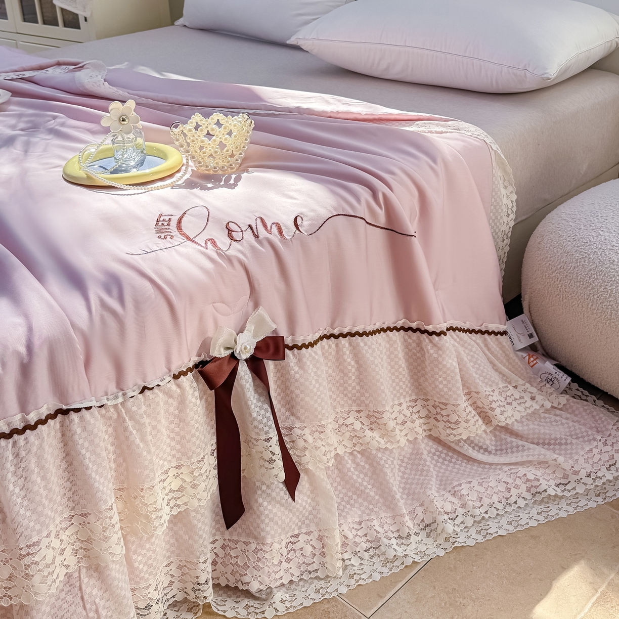 91家纺网 家纺一手货源 找家纺 优姿家纺 2026新款热款法式田园风花边天丝绣花夏被被子被芯 粉紫色