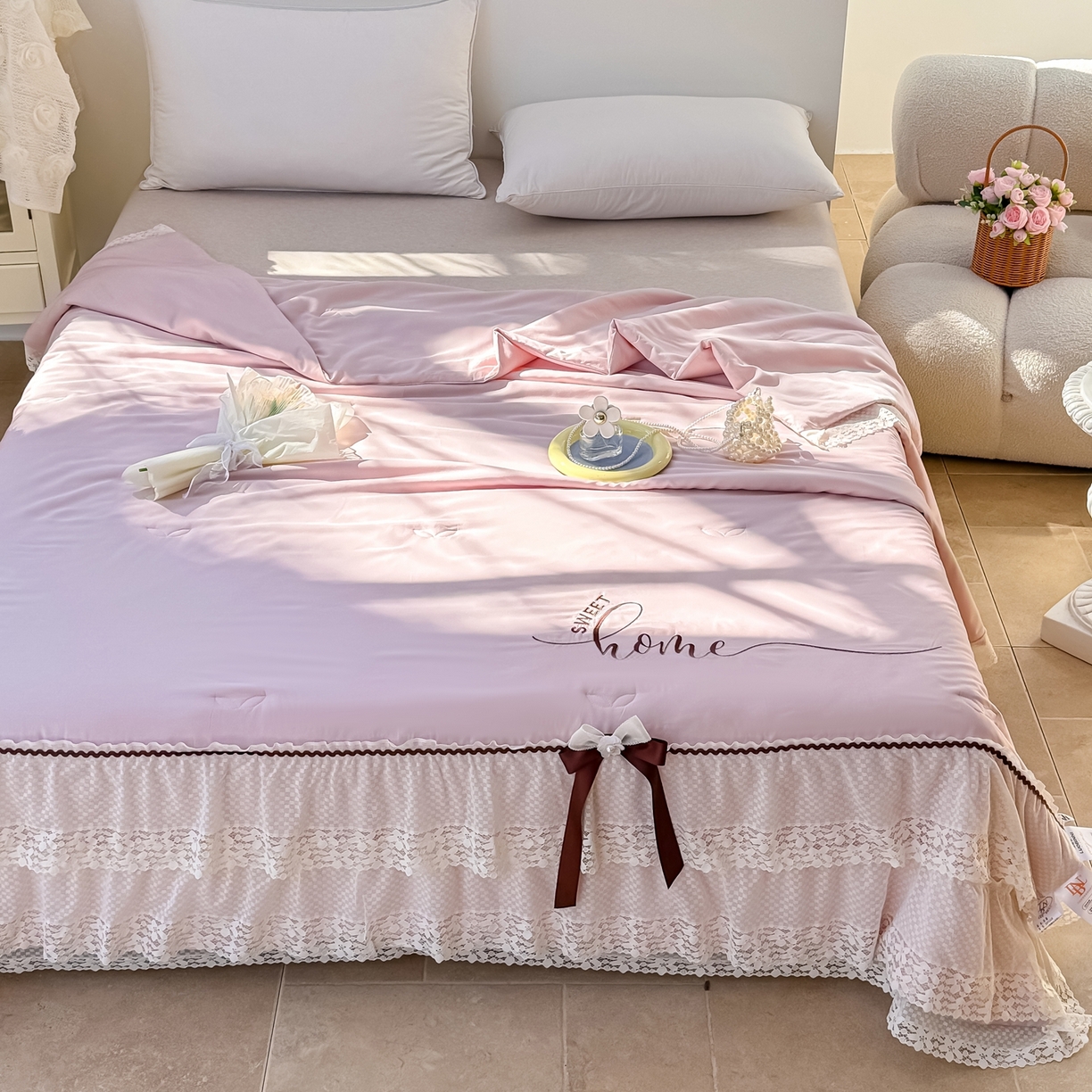 91家纺网 家纺一手货源 找家纺 优姿家纺 2026新款热款法式田园风花边天丝绣花夏被被子被芯 粉紫色