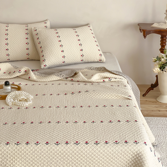 91家纺网 家纺一手货源 找家纺 麻依 2026新款韩国重工全棉纱布床盖床盖三件套 小花排排