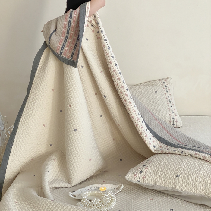 91家纺网 家纺一手货源 找家纺 麻依 2026新款韩国重工全棉纱布床盖床盖三件套 楼兰-米白