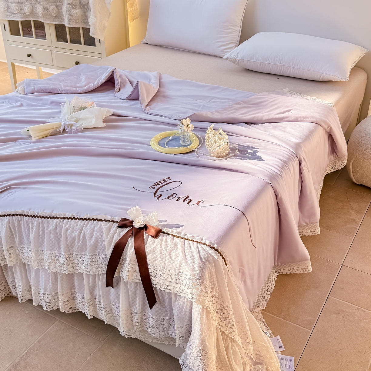 91家纺网 家纺一手货源 找家纺 优姿家纺 2026新款热款法式田园风花边天丝绣花夏被被子被芯 紫色