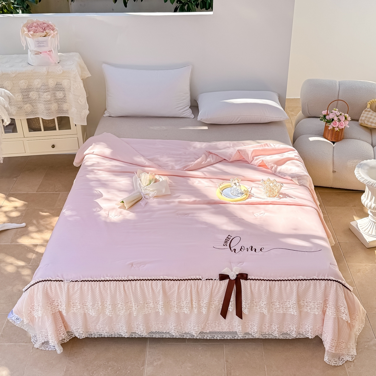 91家纺网 家纺一手货源 找家纺 优姿家纺 2026新款热款法式田园风花边天丝绣花夏被被子被芯 粉玉