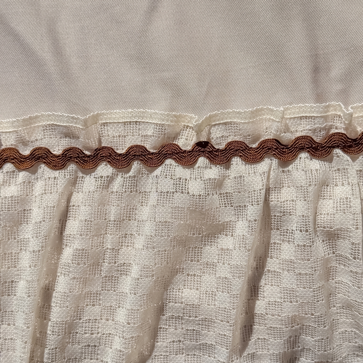 91家纺网 家纺一手货源 找家纺 优姿家纺 2026新款热款法式田园风花边天丝绣花夏被被子被芯 豆沙