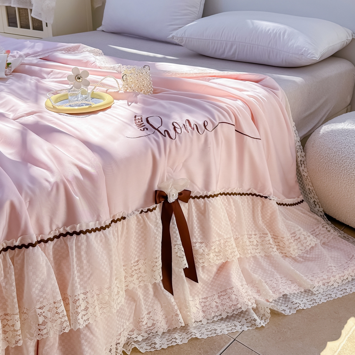 91家纺网 家纺一手货源 找家纺 优姿家纺 2026新款热款法式田园风花边天丝绣花夏被被子被芯 粉玉