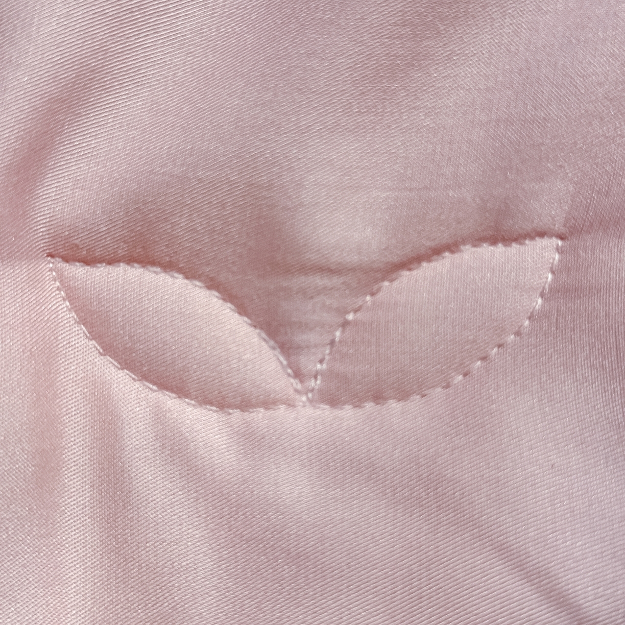 91家纺网 家纺一手货源 找家纺 优姿家纺 2026新款热款法式田园风花边天丝绣花夏被被子被芯 粉玉