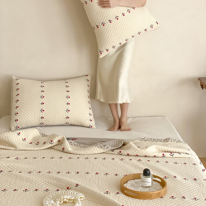 91家纺网 家纺一手货源 找家纺 麻依 2026新款韩国重工全棉纱布床盖床盖三件套 小花排排