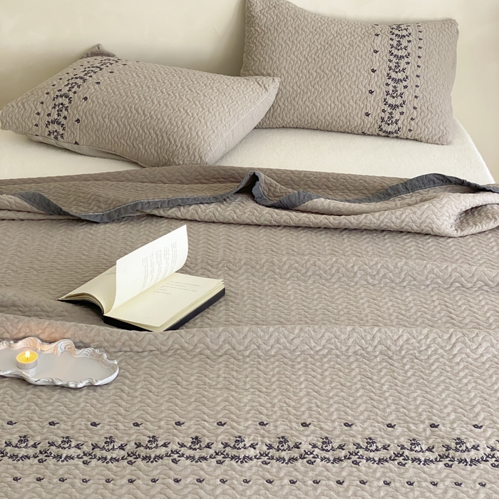 91家纺网 家纺一手货源 找家纺 麻依 2026新款韩国重工全棉纱布床盖床盖三件套 烟雨-灰咖