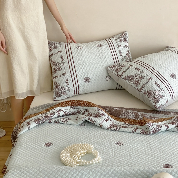 91家纺网 家纺一手货源 找家纺 麻依 2026新款韩国重工全棉纱布床盖床盖三件套 祈福-水蓝