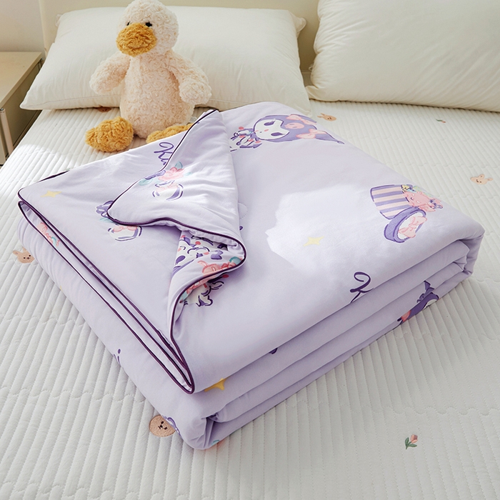 91家纺网 家纺一手货源 找家纺 优雅星家纺 2026新款A类针织棉三丽鸥正版夏被儿童卡通牛奶丝凉感夏凉被 库洛米-紫