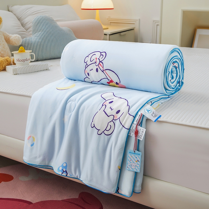 91家纺网 家纺一手货源 找家纺 优雅星家纺 2026新款A类针织棉三丽鸥正版夏被儿童卡通牛奶丝凉感夏凉被 玉桂狗-浅蓝