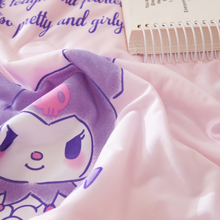 91家纺网 家纺一手货源 找家纺 优雅星家纺 2026新款A类针织棉三丽鸥正版夏被儿童卡通牛奶丝凉感夏凉被 库洛米-粉