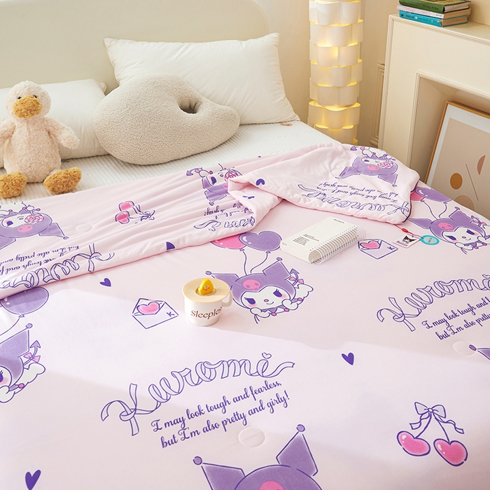 91家纺网 家纺一手货源 找家纺 优雅星家纺 2026新款A类针织棉三丽鸥正版夏被儿童卡通牛奶丝凉感夏凉被 库洛米-粉