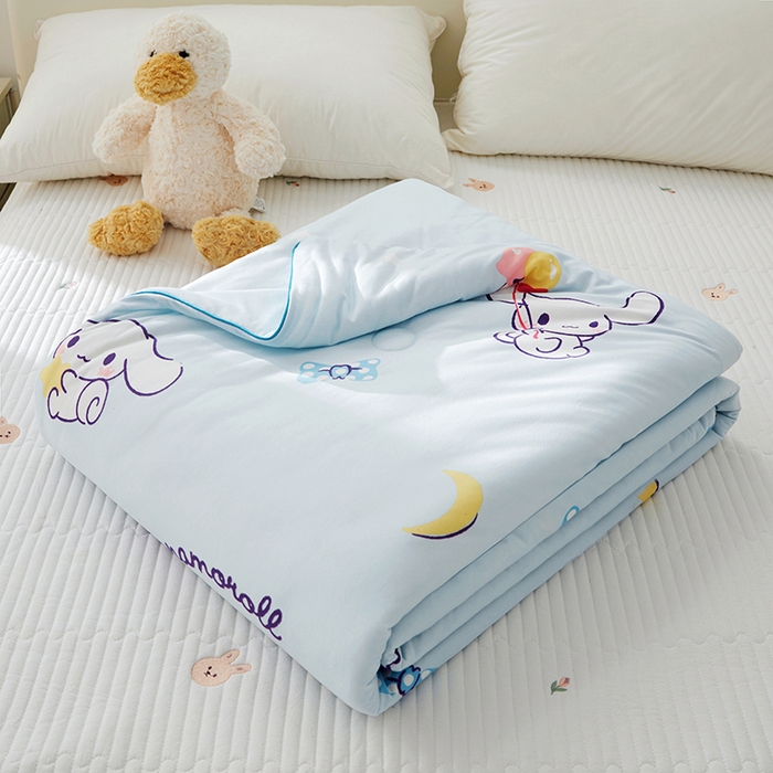 91家纺网 家纺一手货源 找家纺 优雅星家纺 2026新款A类针织棉三丽鸥正版夏被儿童卡通牛奶丝凉感夏凉被 玉桂狗-浅蓝