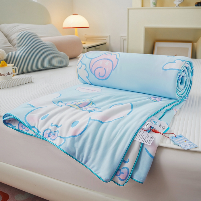 91家纺网 家纺一手货源 找家纺 优雅星家纺 2026新款A类针织棉三丽鸥正版夏被儿童卡通牛奶丝凉感夏凉被 玉桂狗-天蓝