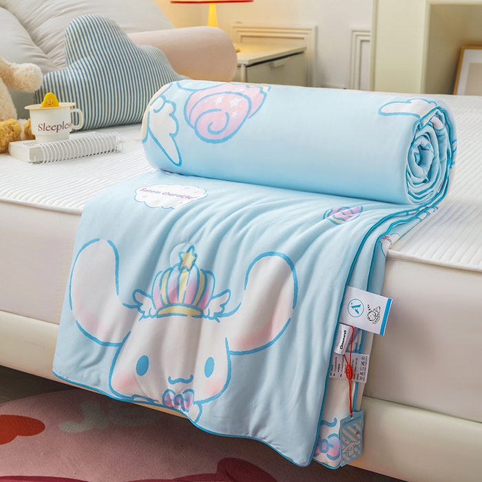 91家纺网 家纺一手货源 找家纺 优雅星家纺 2026新款A类针织棉三丽鸥正版夏被儿童卡通牛奶丝凉感夏凉被 玉桂狗-天蓝