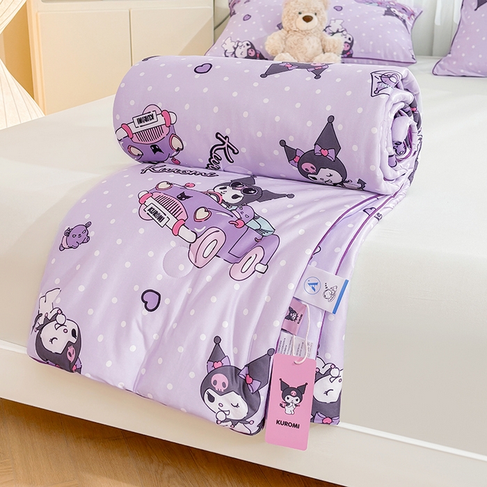 91家纺网 家纺一手货源 找家纺 优雅星家纺 2026新款A类针织棉三丽鸥正版夏被儿童卡通牛奶丝凉感夏凉被 波点紫库洛米