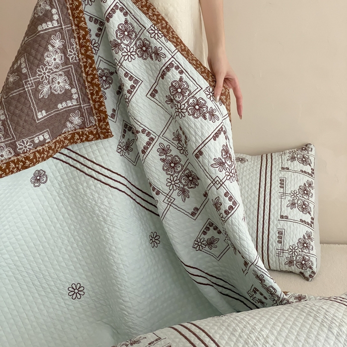 91家纺网 家纺一手货源 找家纺 麻依 2026新款韩国重工全棉纱布床盖床盖三件套 祈福-水蓝