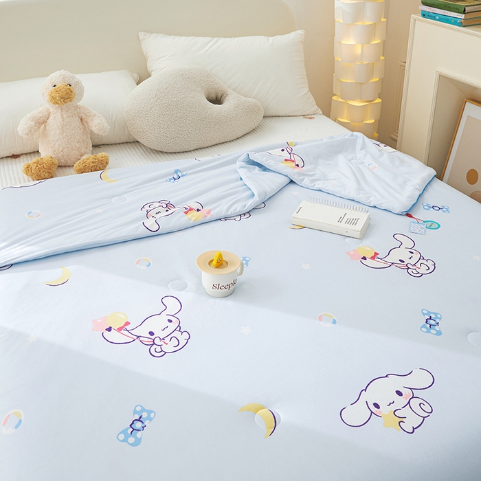 91家纺网 家纺一手货源 找家纺 优雅星家纺 2026新款A类针织棉三丽鸥正版夏被儿童卡通牛奶丝凉感夏凉被 玉桂狗-浅蓝