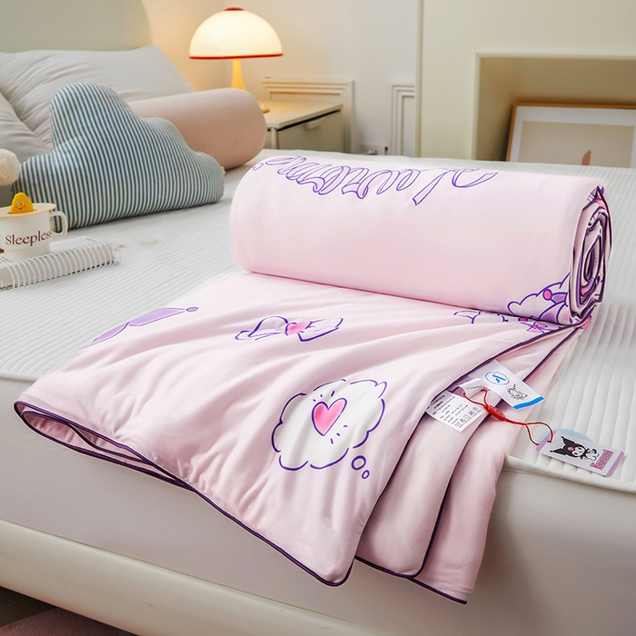 91家纺网 家纺一手货源 找家纺 优雅星家纺 2026新款A类针织棉三丽鸥正版夏被儿童卡通牛奶丝凉感夏凉被 库洛米-粉