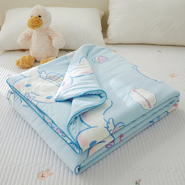 91家纺网 家纺一手货源 找家纺 优雅星家纺 2026新款A类针织棉三丽鸥正版夏被儿童卡通牛奶丝凉感夏凉被 玉桂狗-天蓝