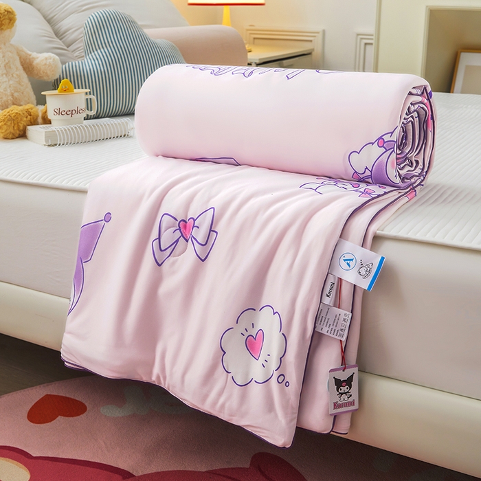 91家纺网 家纺一手货源 找家纺 优雅星家纺 2026新款A类针织棉三丽鸥正版夏被儿童卡通牛奶丝凉感夏凉被 库洛米-粉